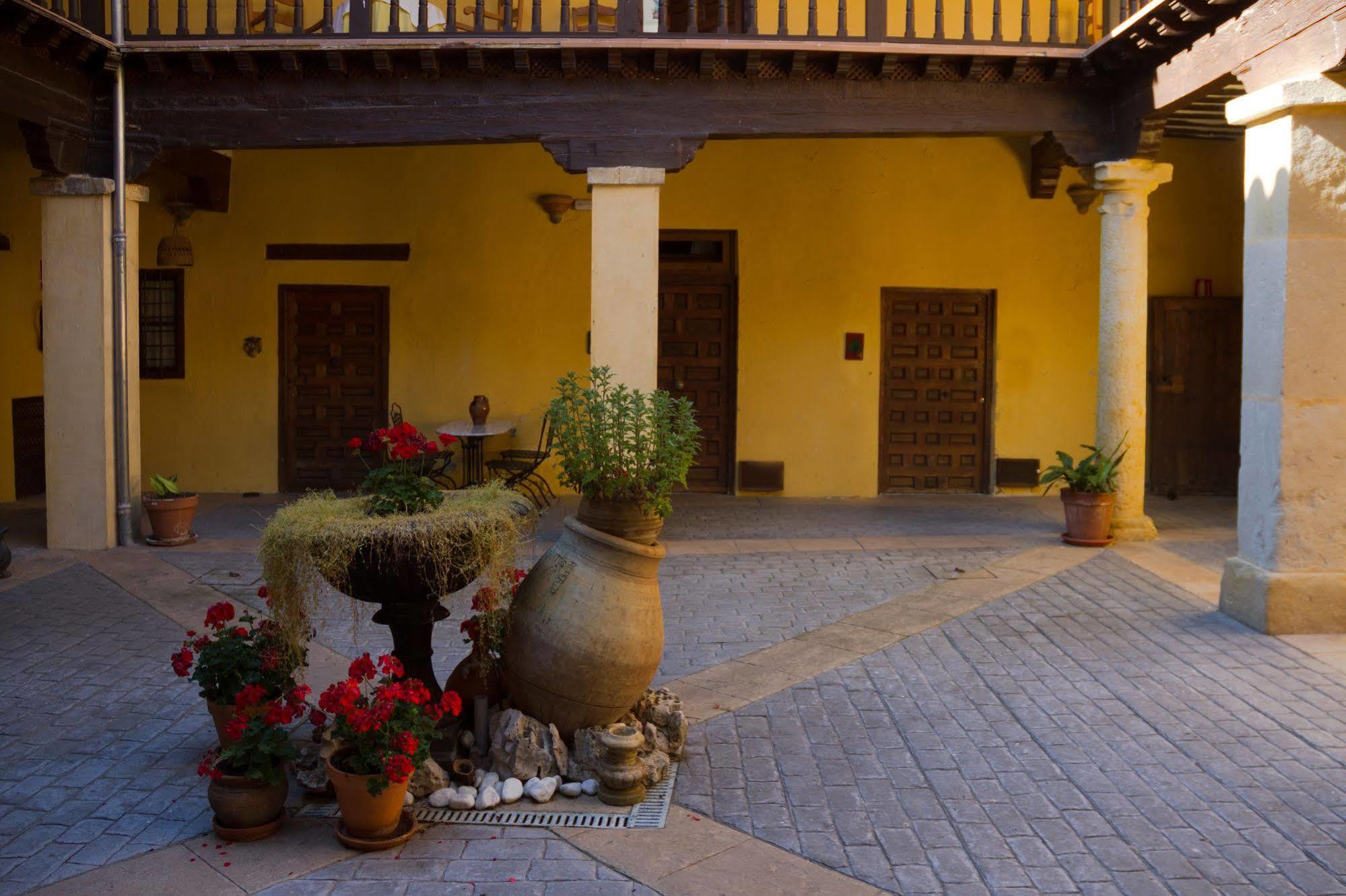 Casa Palacio Conde De Garcinarro Huete ภายนอก รูปภาพ